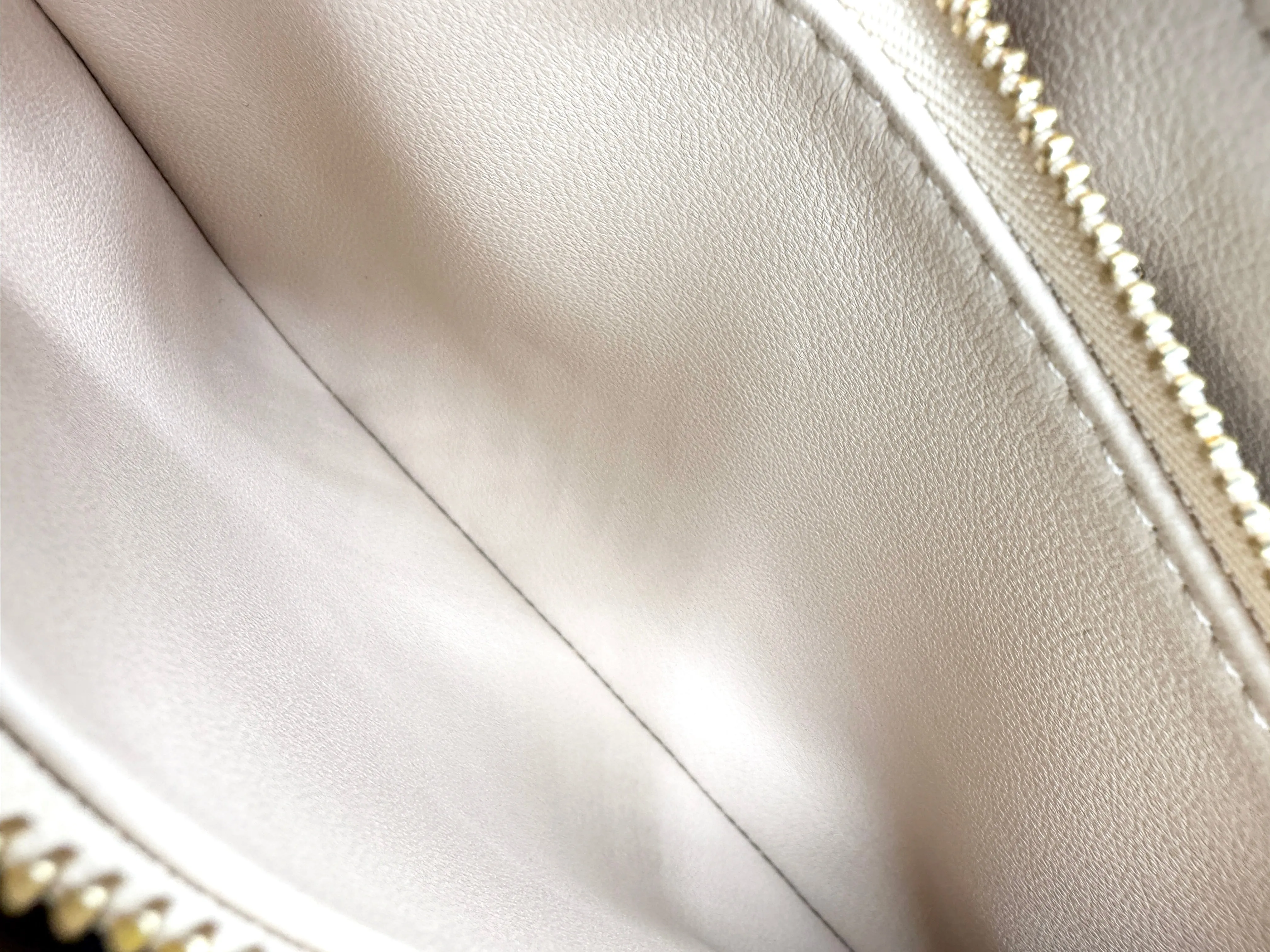 Pastel Yellow Patent Coussin