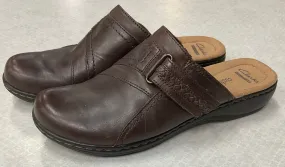 Shoes Flats By Clarks In Brown, Size:7.5
